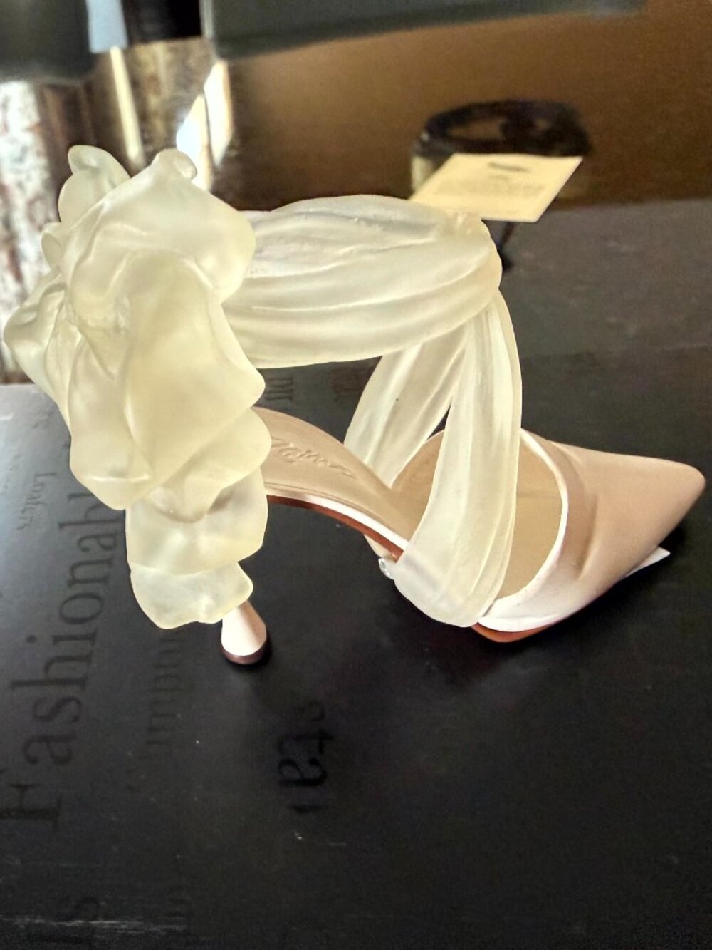 Just the Right Shoe Wrap It Up 25116 Ivory Ankle Wrap Heel Figurine Box